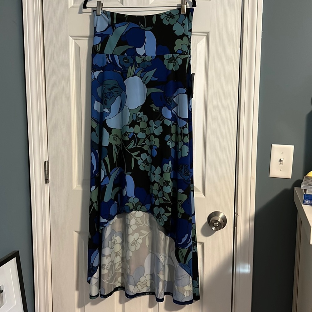 LuLaRoe Olivia Skirt - Size Medium - NWT! 😍